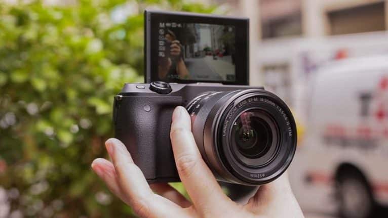 Best Vlogging Cameras – Buyers Guide And Review - TechUseful